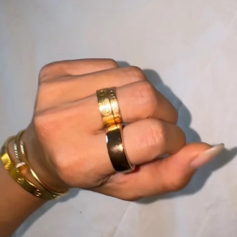 Oura Ring in Rose Gold with Charging Base